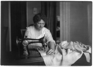 Woman_sewing_with_a_Singer_sewing_machine